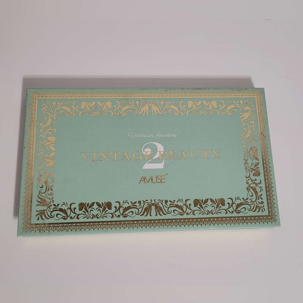AMUSE Vintage Beauty Eyeshadow Palette